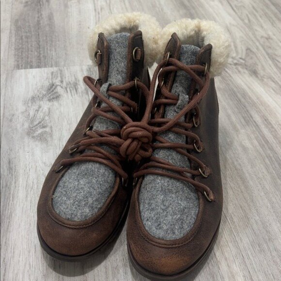 Sorel Harlow lace up boots Brown and Gray Winter Boots sheepskin trim size 9 - Picture 3 of 8